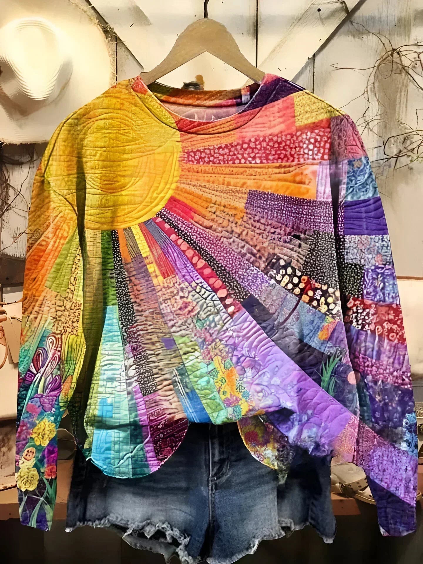 Quirine - Vibrant Sunburst Collage Sweatshirt